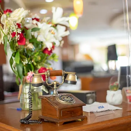 Hotel Oaz Golem (Tirana)