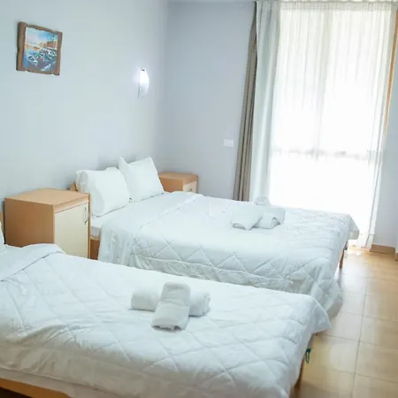 Oaz Hotel Golem (Tirana)