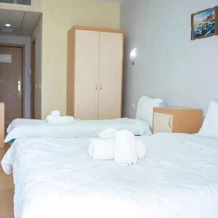 Oaz Hotel Golem (Tirana)
