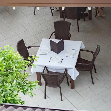 Oaz 4* Golem (Tirana)