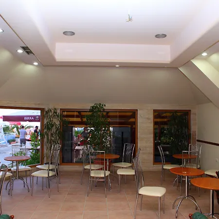 Oaz Hotel Golem (Tirana)