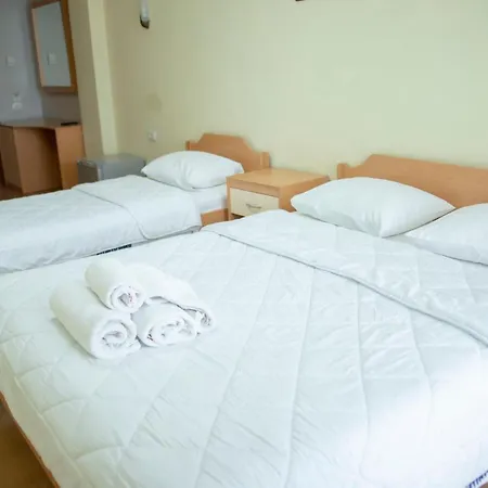 Oaz Hotel Golem (Tirana)
