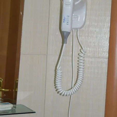 Oaz Hotel Golem (Tirana)