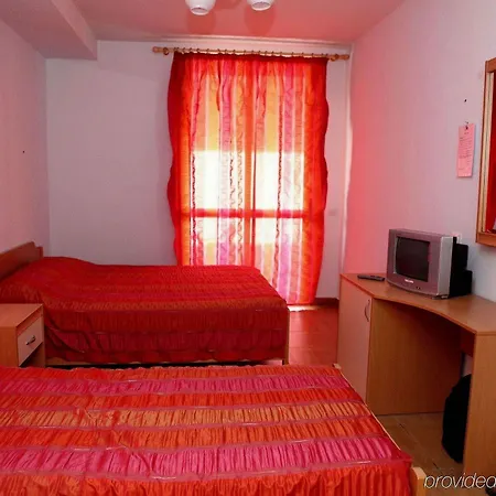 Oaz Hotel Golem (Tirana)